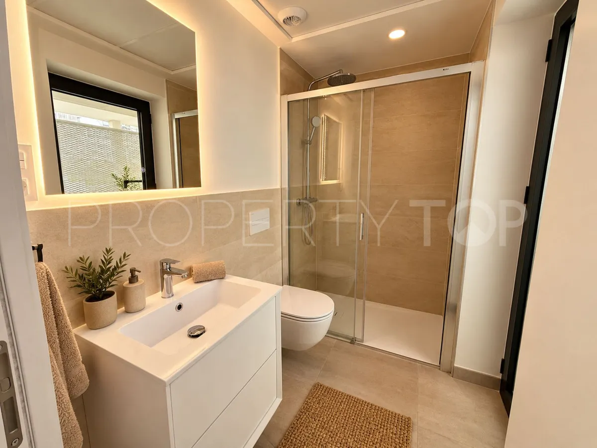 Apartamento de 2 dormitorios a la venta en Fuengirola