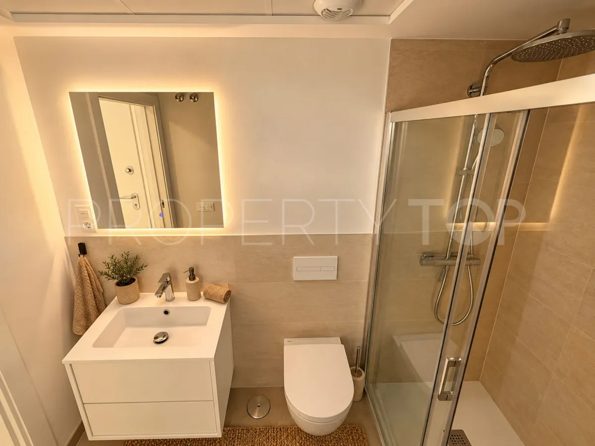 Apartamento de 2 dormitorios a la venta en Fuengirola