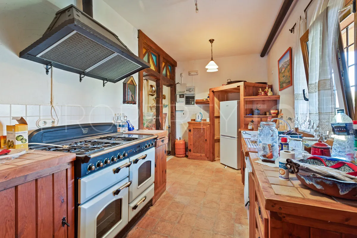 Comprar finca de 4 dormitorios en Mijas Costa