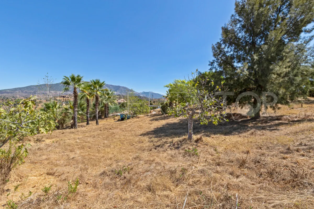 Comprar finca de 4 dormitorios en Mijas Costa