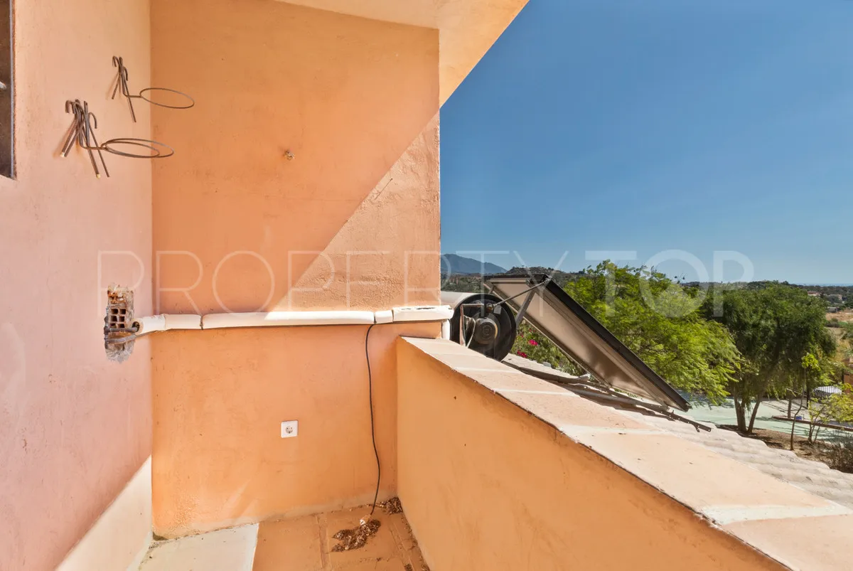 Comprar finca de 4 dormitorios en Mijas Costa