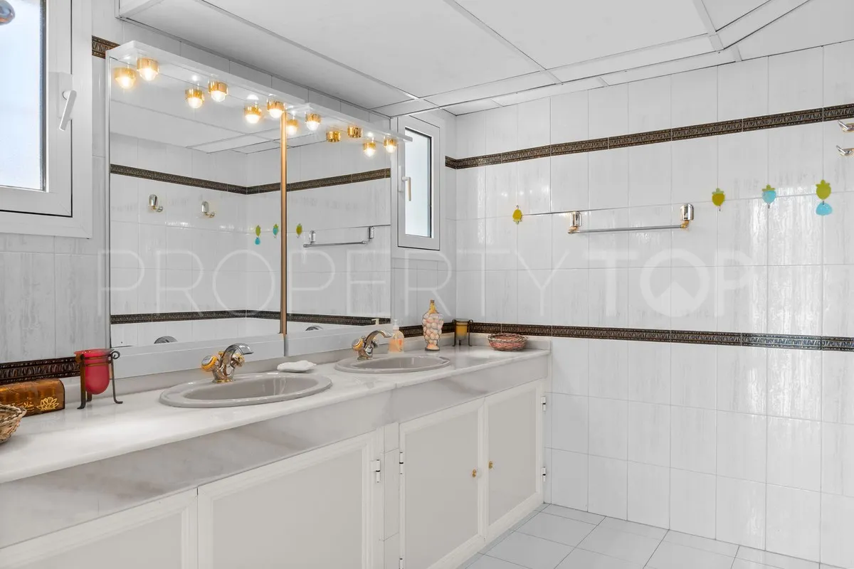 5 bedrooms villa in Torrequebrada for sale