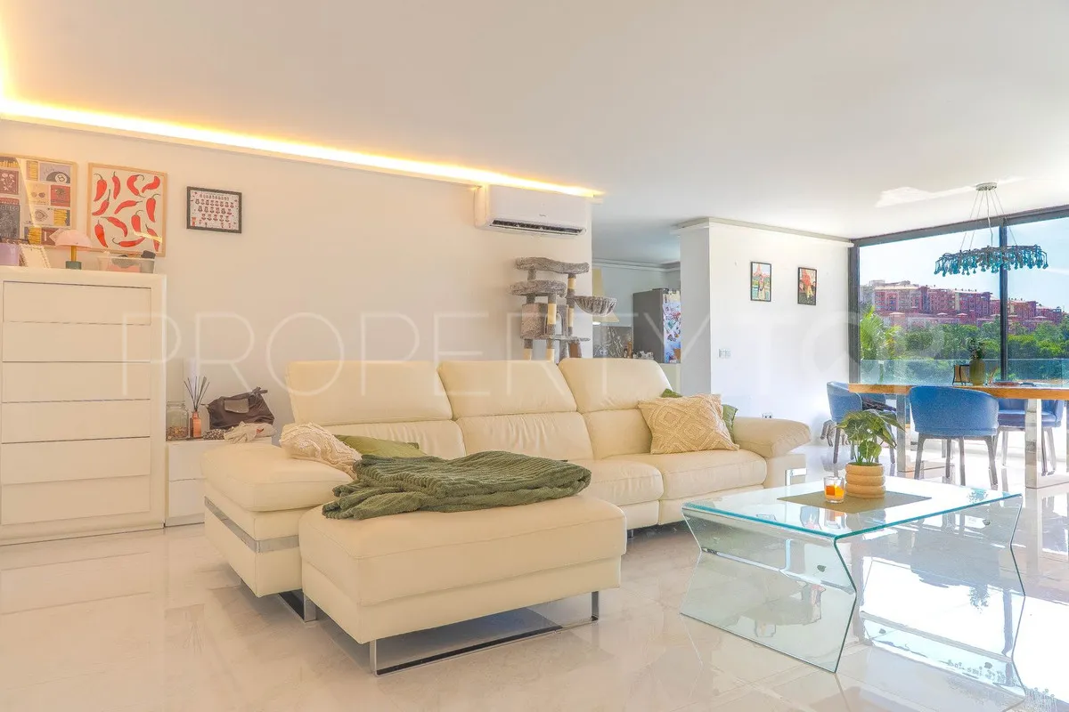 Buy villa in Torrequebrada