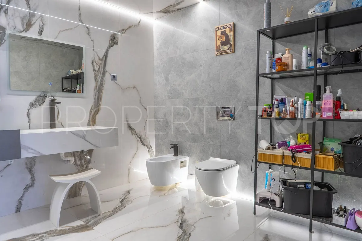 Buy villa in Torrequebrada