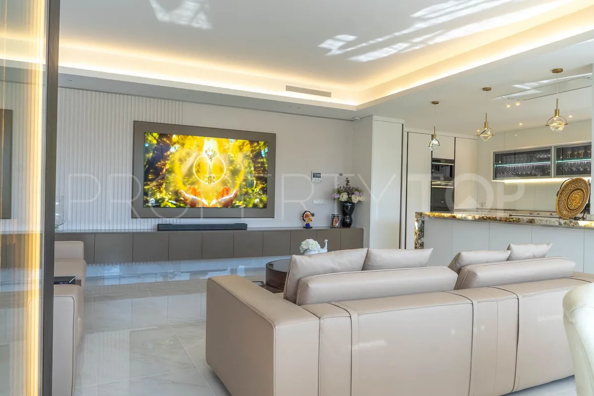 Buy villa in Torrequebrada