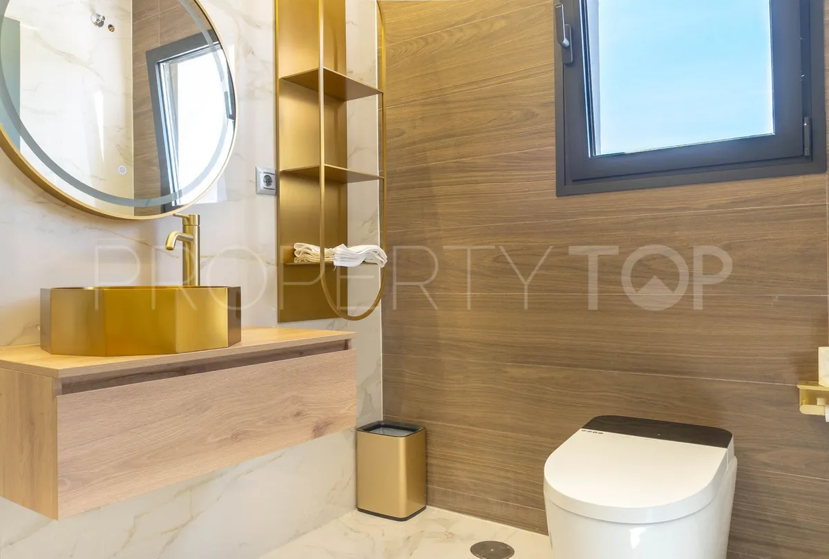 Buy villa in Torrequebrada