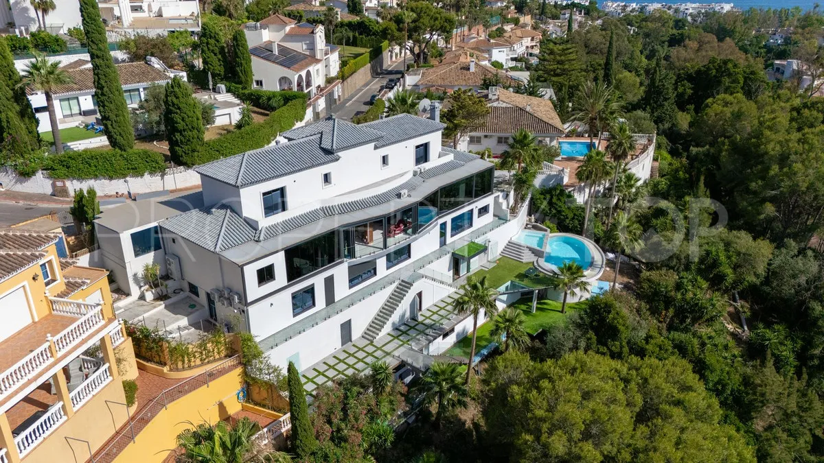 Buy villa in Torrequebrada
