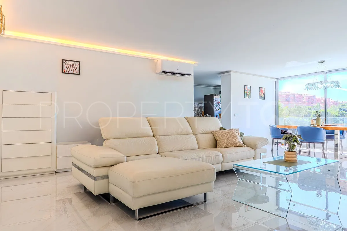 Buy villa in Torrequebrada