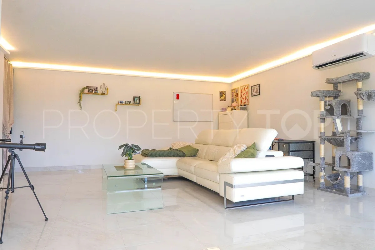 Buy villa in Torrequebrada