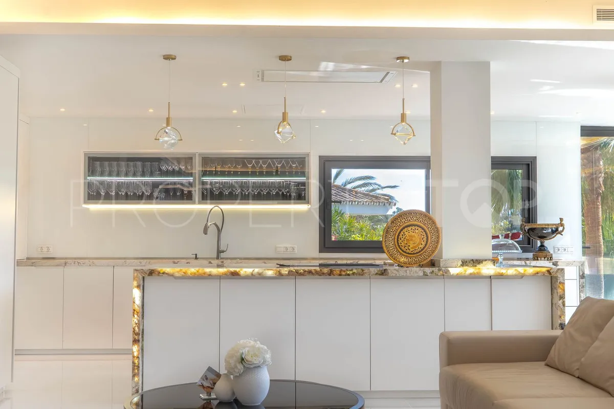 Buy villa in Torrequebrada