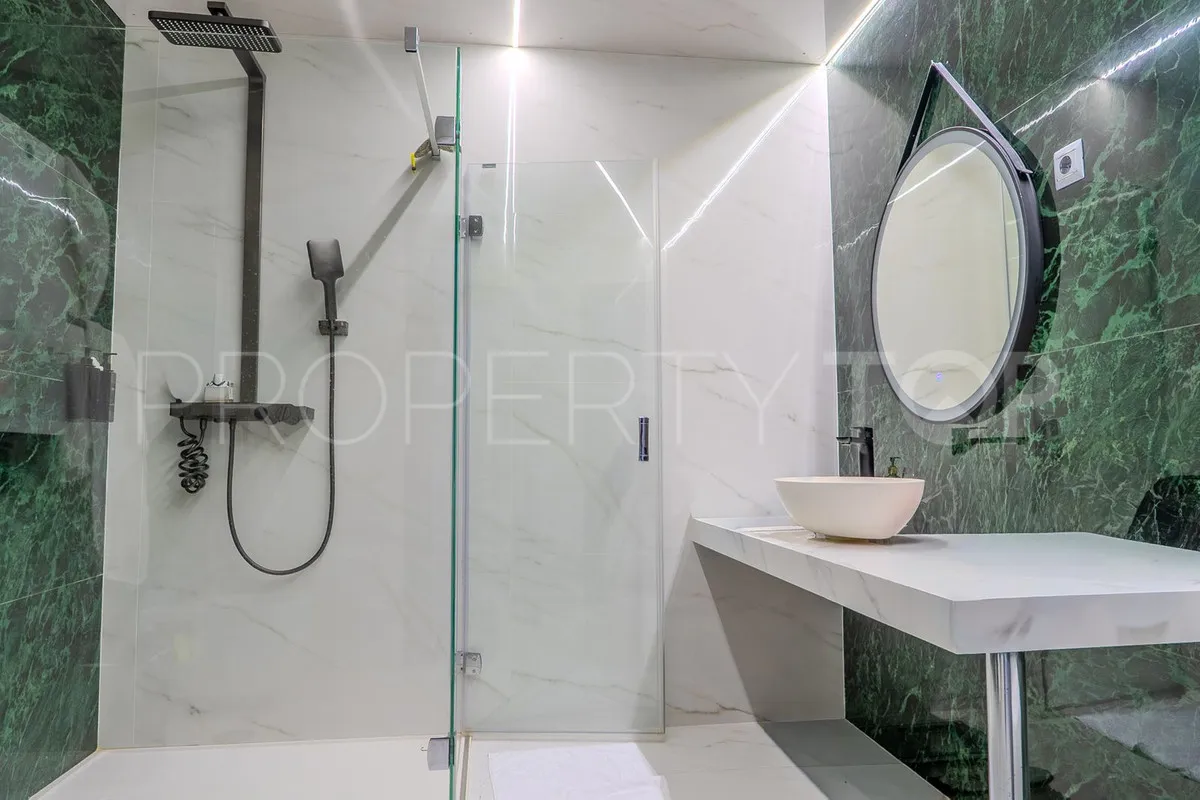 Buy villa in Torrequebrada