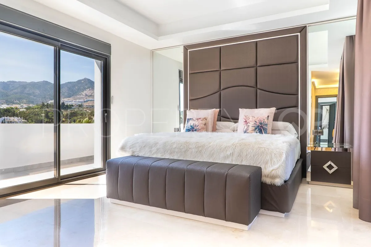 Buy villa in Torrequebrada
