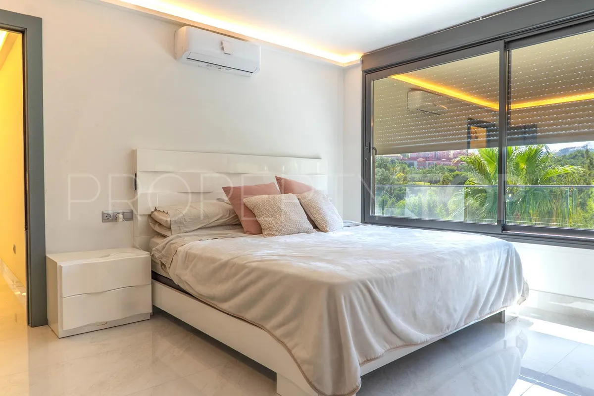 Buy villa in Torrequebrada