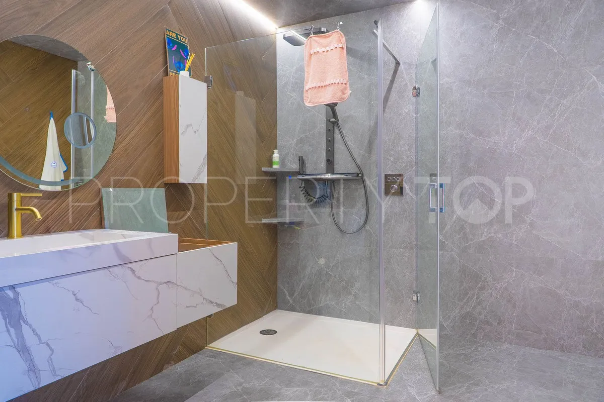 Buy villa in Torrequebrada