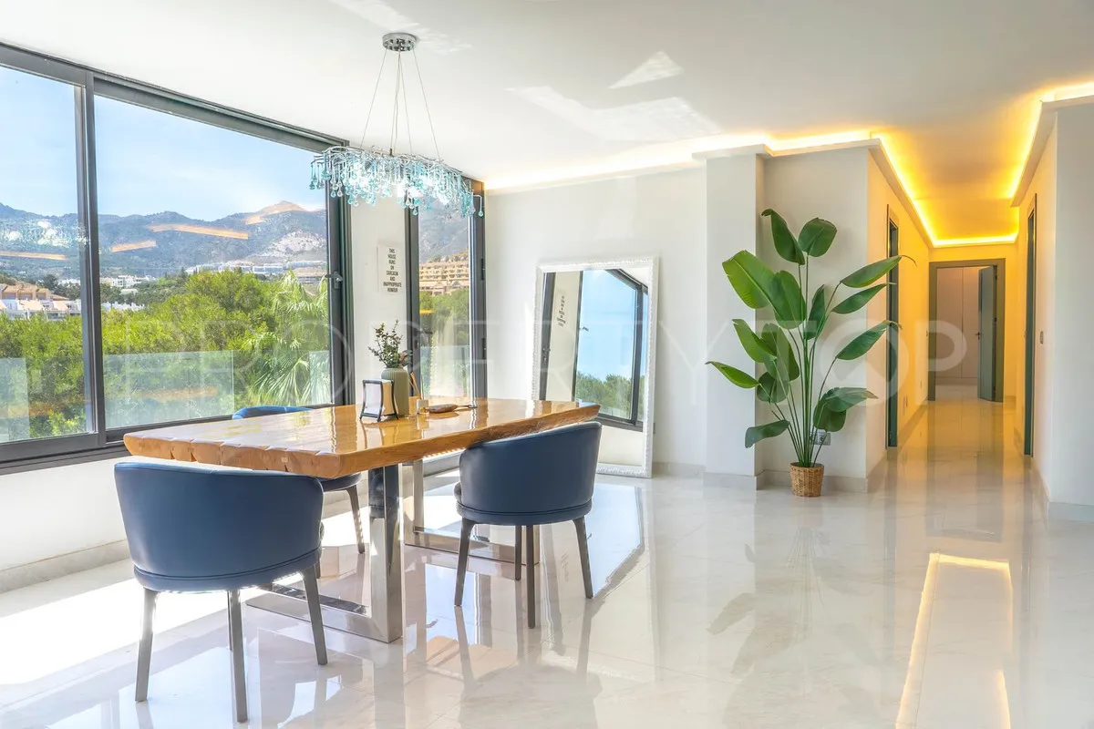 Buy villa in Torrequebrada