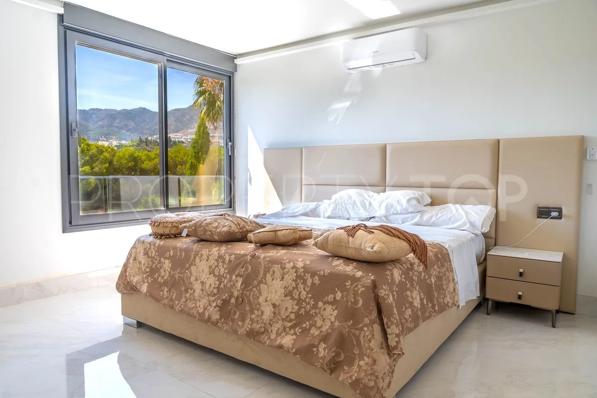 Buy villa in Torrequebrada