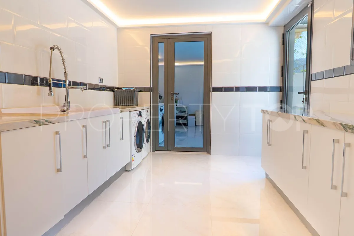 Buy villa in Torrequebrada