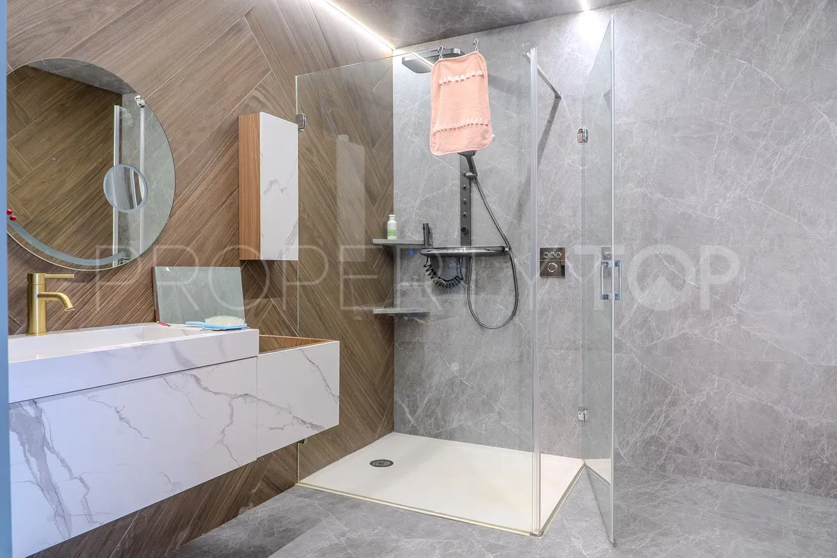 Buy villa in Torrequebrada