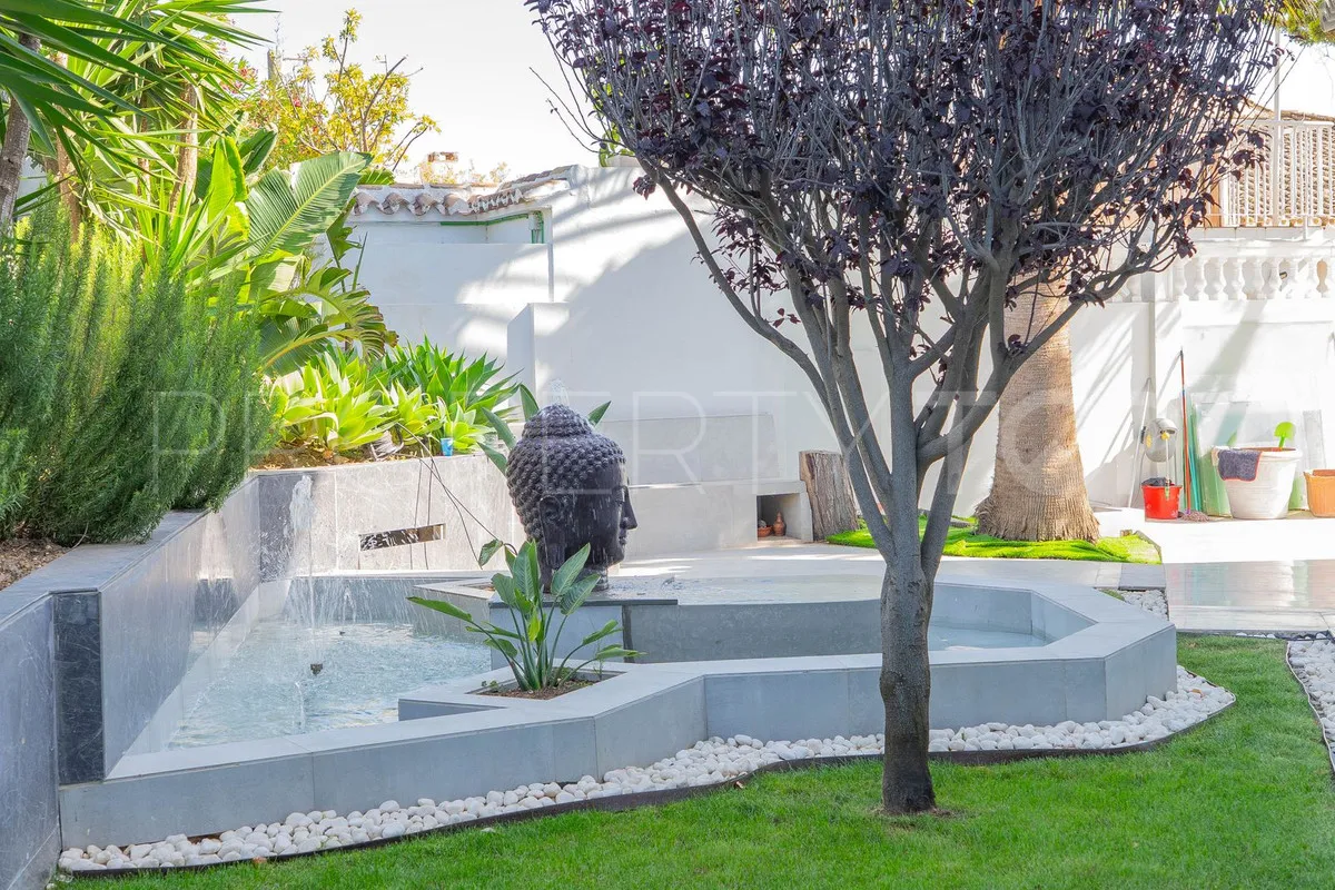 Buy villa in Torrequebrada