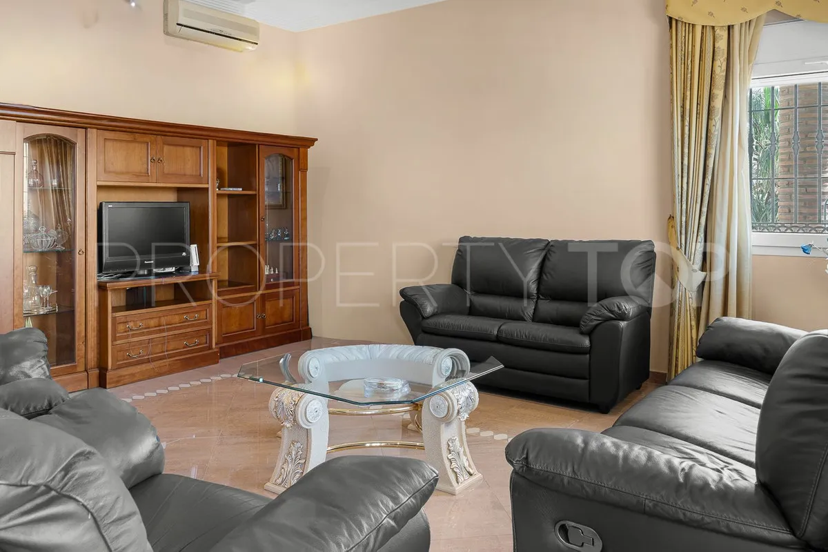 For sale Torrequebrada villa with 5 bedrooms