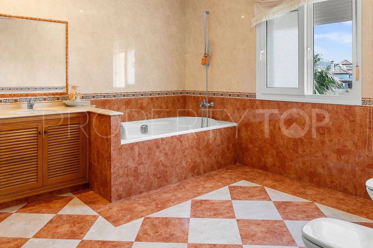 For sale Torrequebrada villa with 5 bedrooms