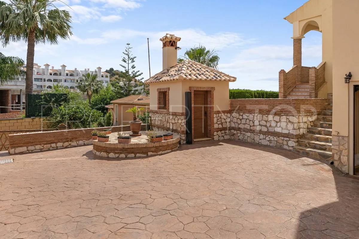 For sale Torrequebrada villa with 5 bedrooms