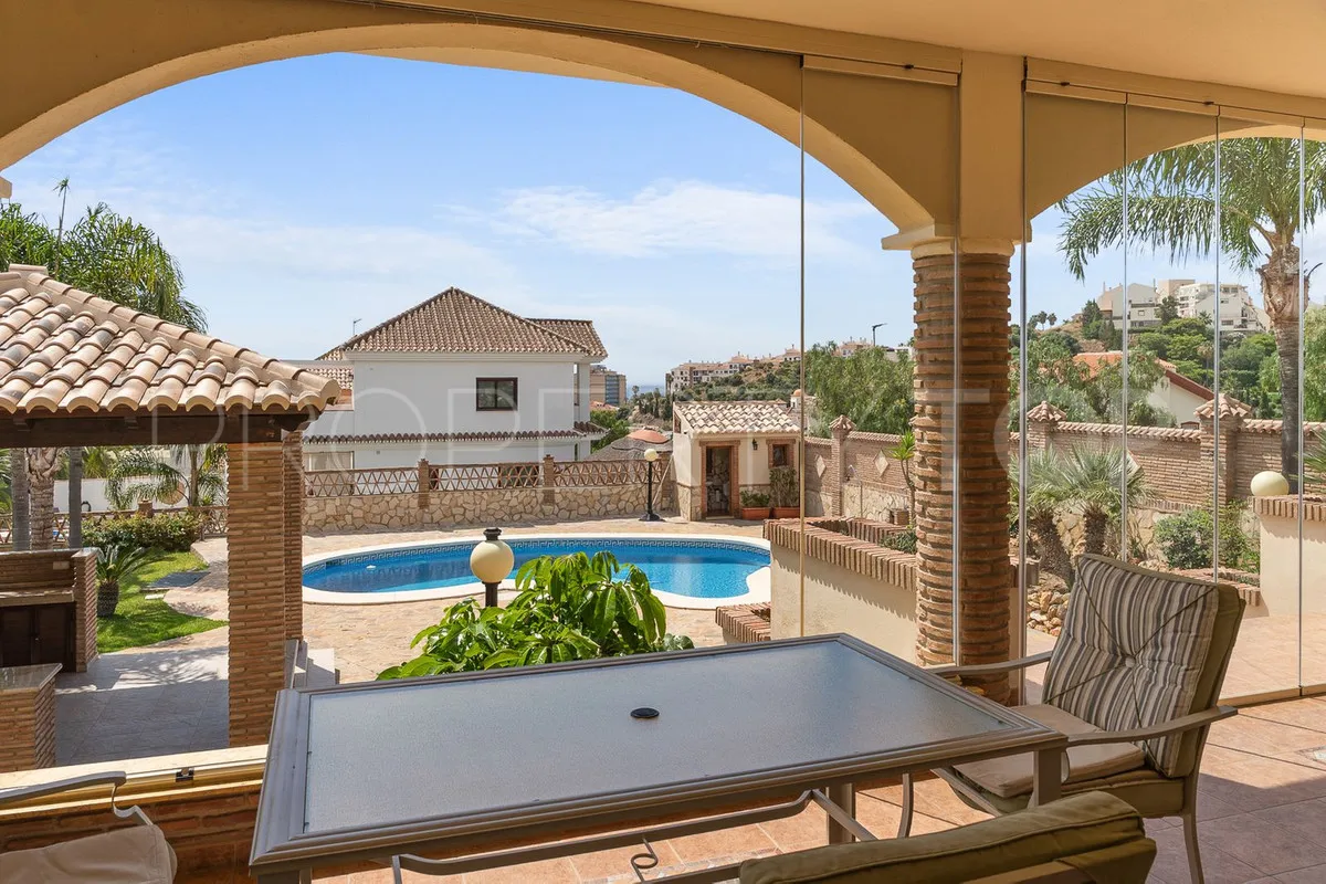 For sale Torrequebrada villa with 5 bedrooms