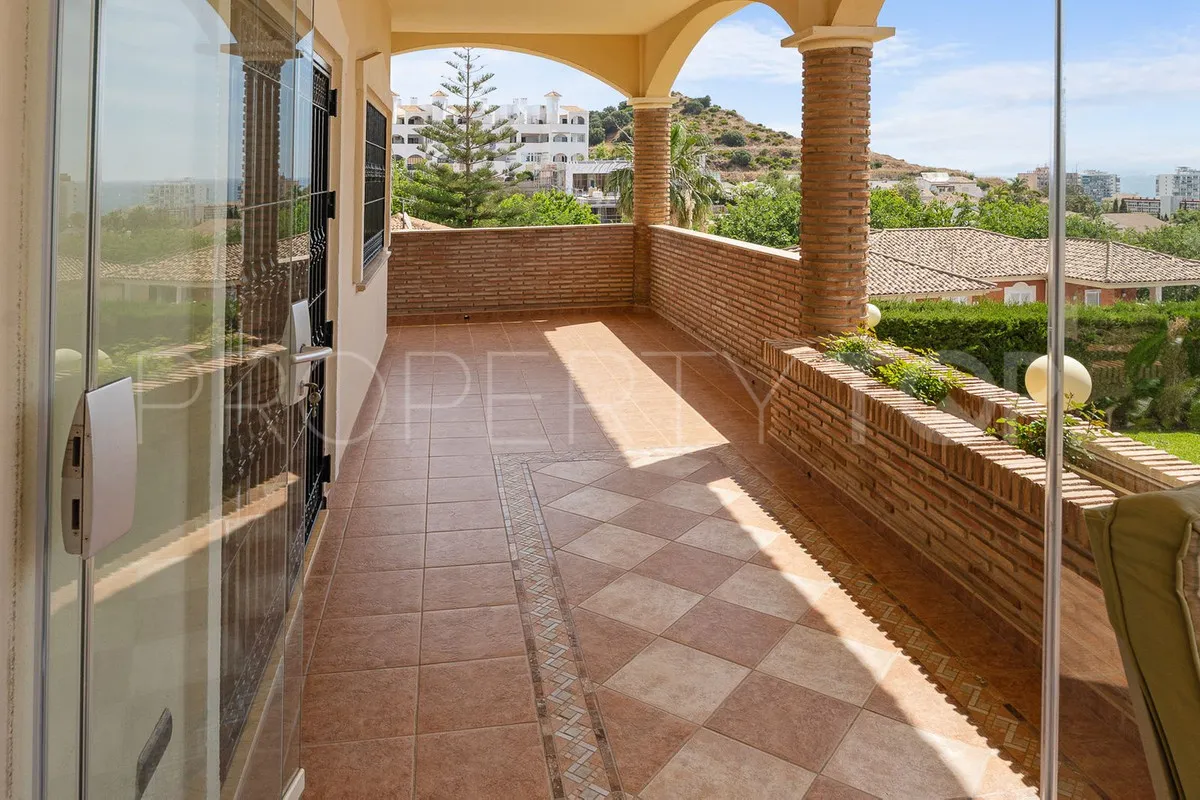 For sale Torrequebrada villa with 5 bedrooms