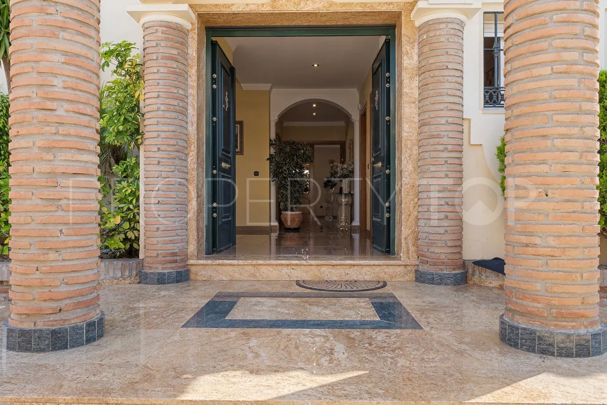 For sale Torrequebrada villa with 5 bedrooms