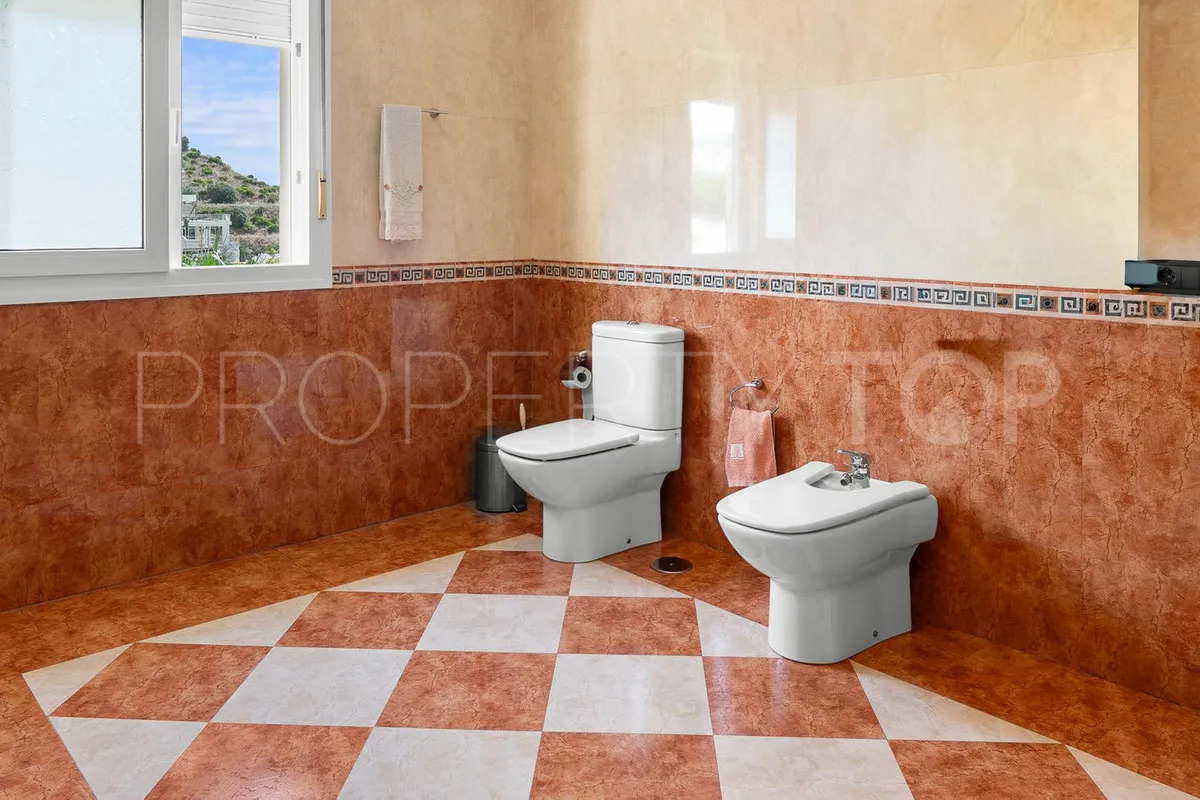 For sale Torrequebrada villa with 5 bedrooms