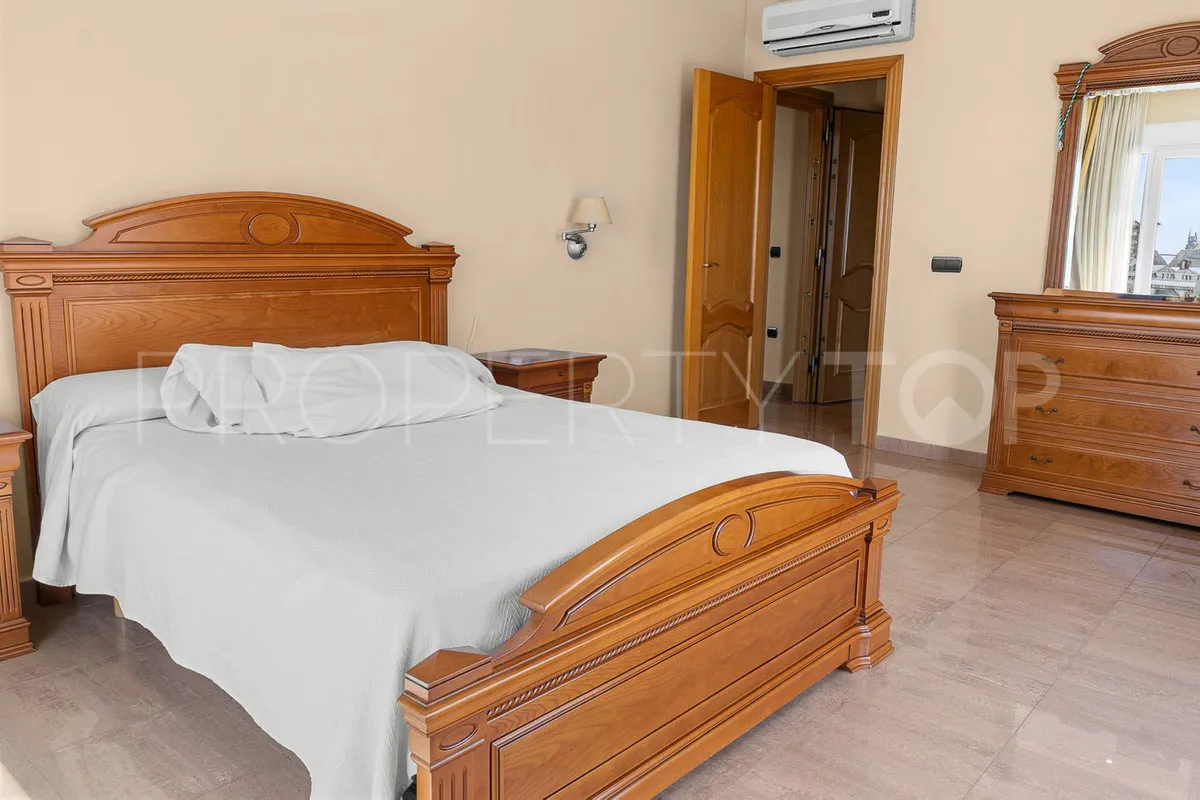 For sale Torrequebrada villa with 5 bedrooms