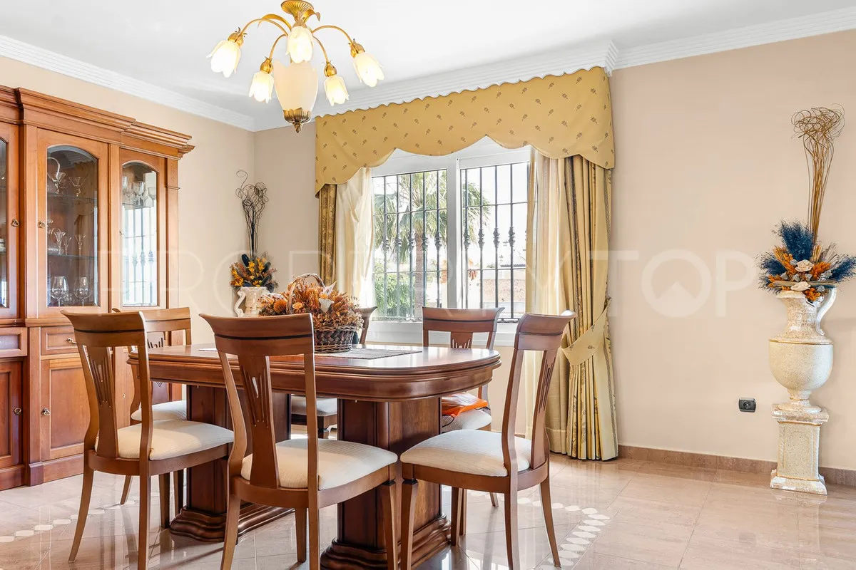 For sale Torrequebrada villa with 5 bedrooms