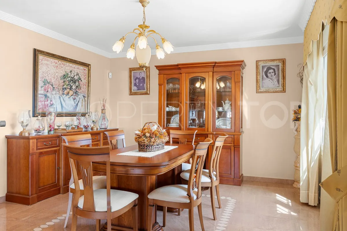 For sale Torrequebrada villa with 5 bedrooms