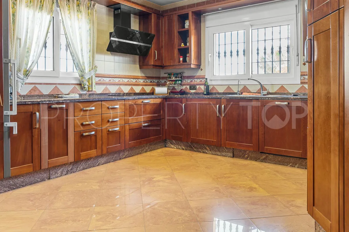 For sale Torrequebrada villa with 5 bedrooms