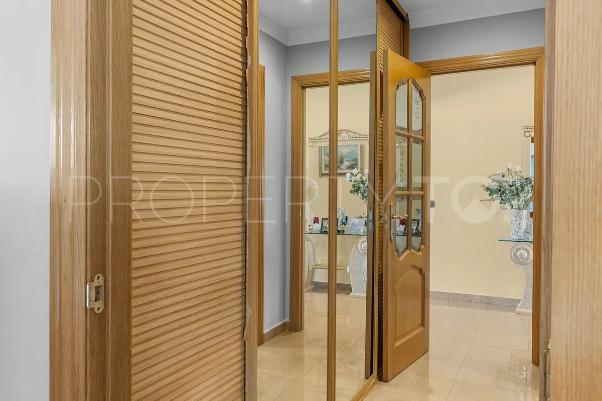 For sale Torrequebrada villa with 5 bedrooms