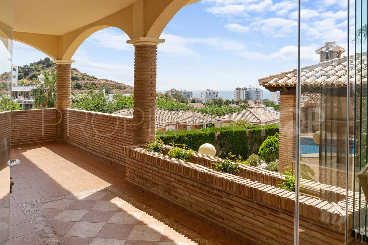 For sale Torrequebrada villa with 5 bedrooms