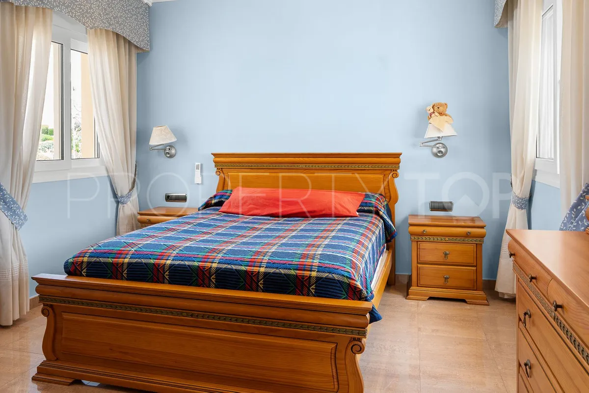 For sale Torrequebrada villa with 5 bedrooms