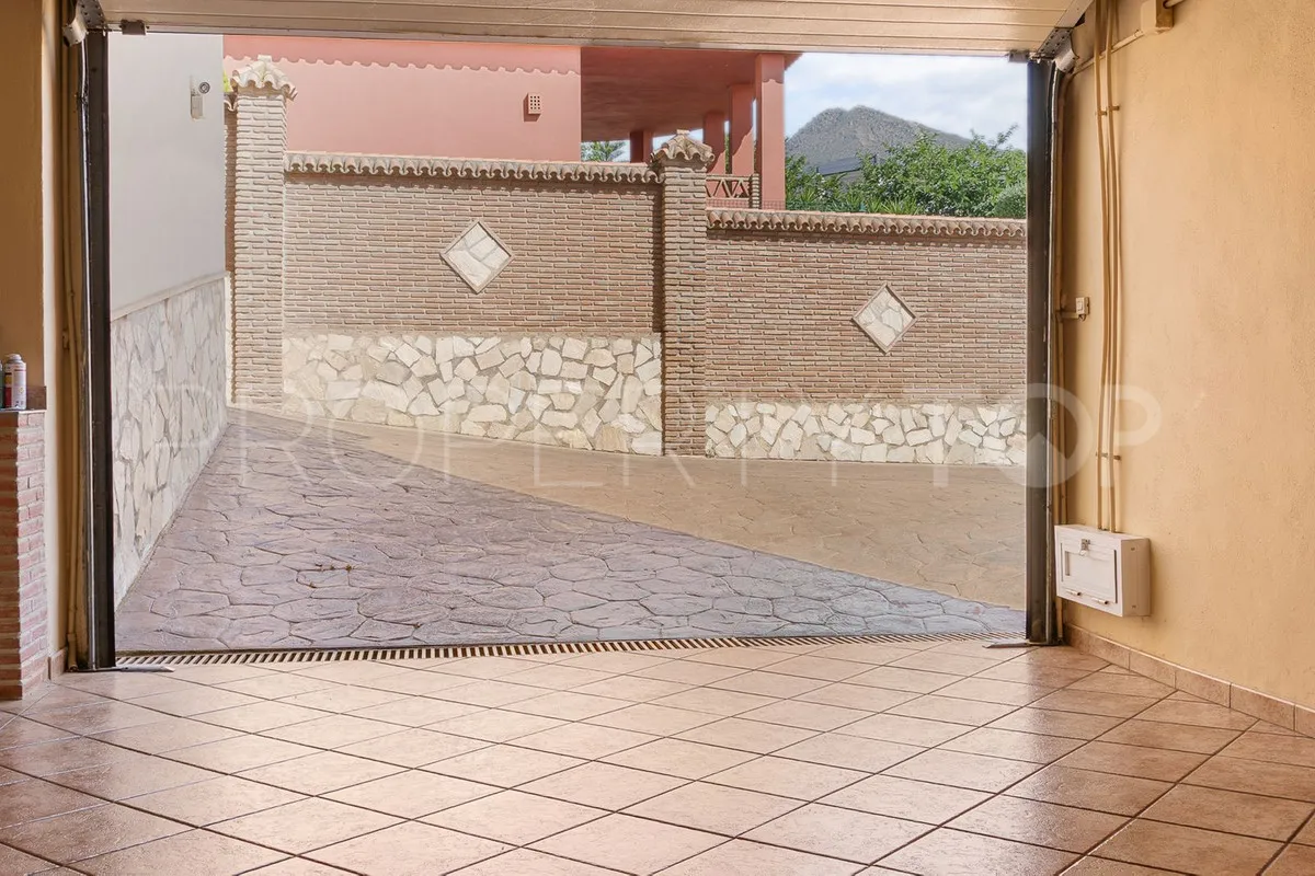 For sale Torrequebrada villa with 5 bedrooms