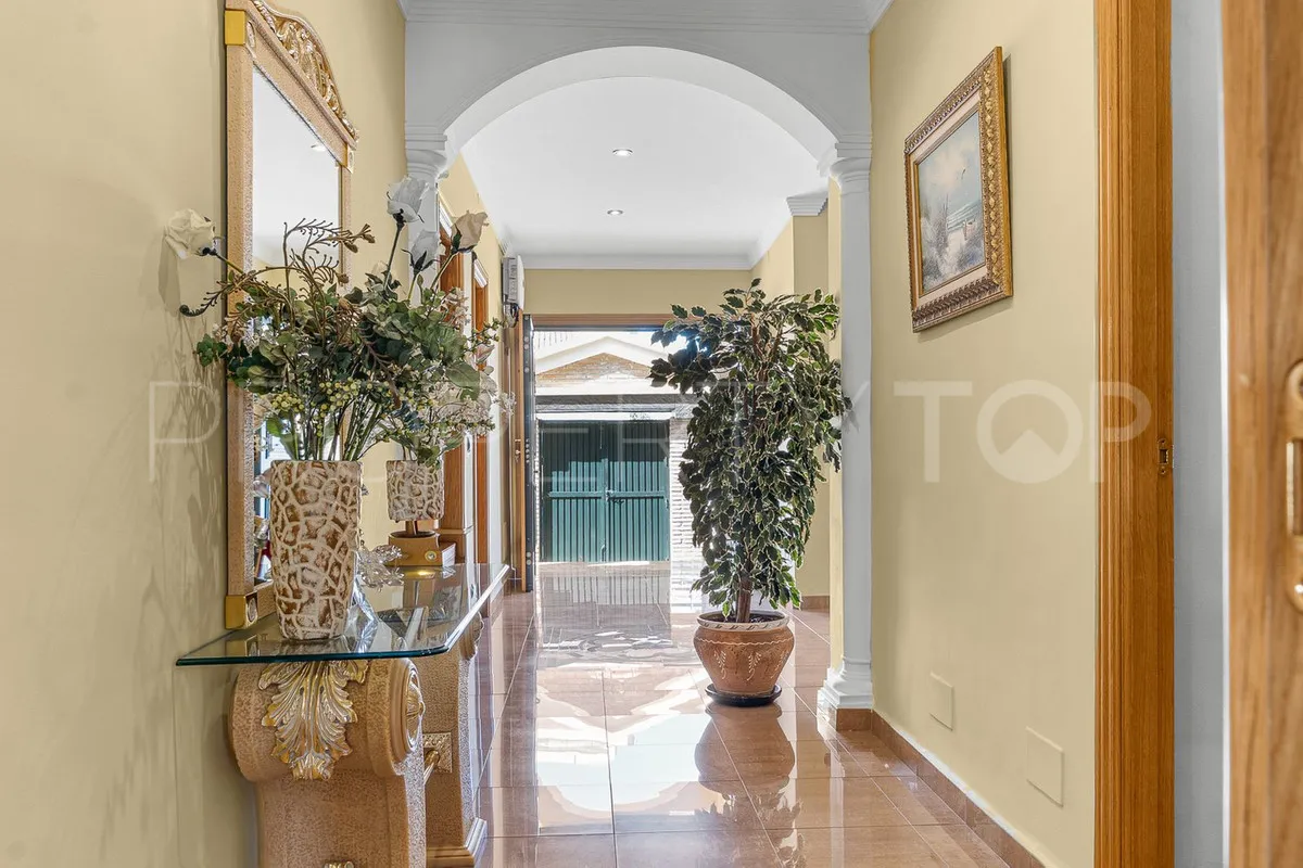 For sale Torrequebrada villa with 5 bedrooms