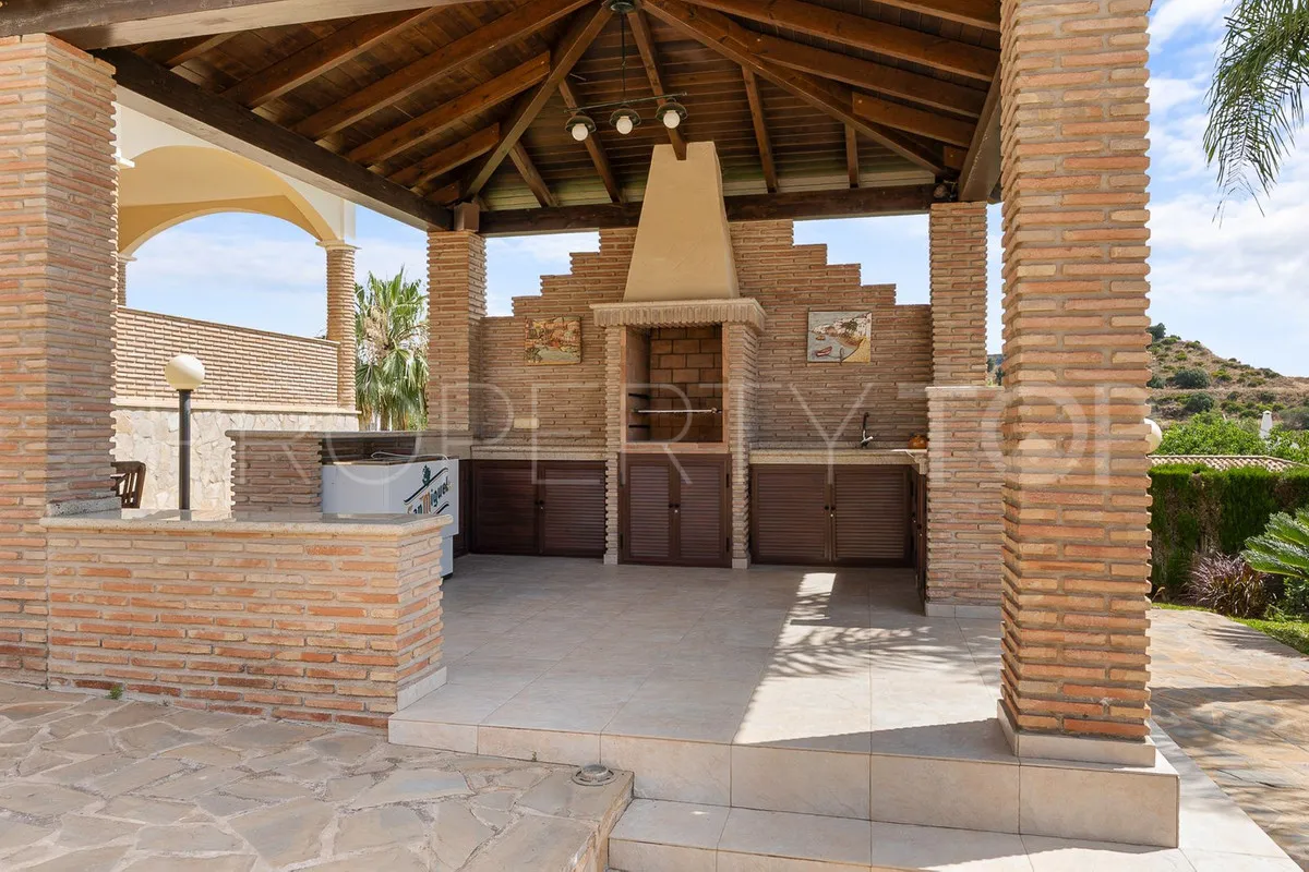 For sale Torrequebrada villa with 5 bedrooms