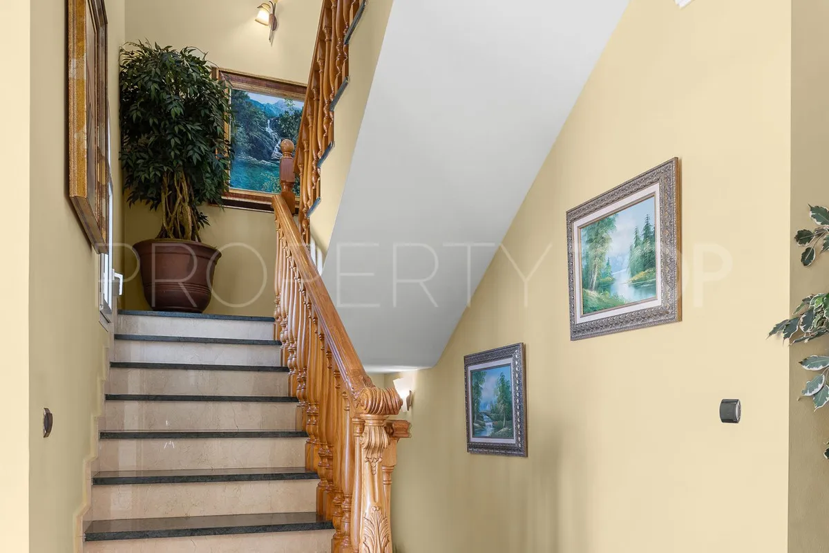 For sale Torrequebrada villa with 5 bedrooms