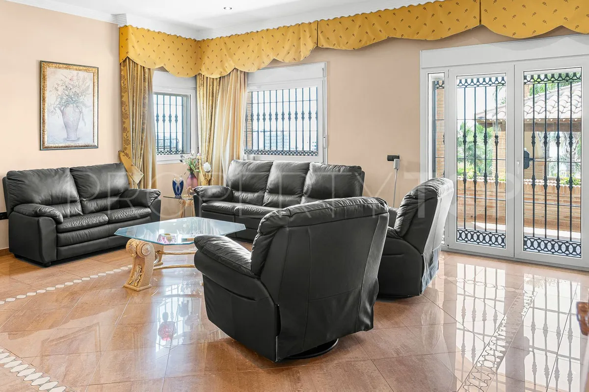 For sale Torrequebrada villa with 5 bedrooms