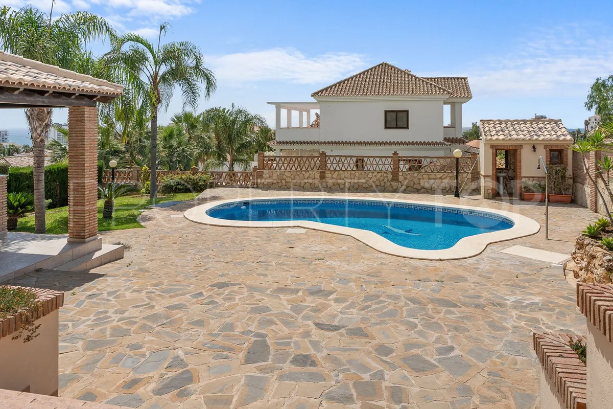 For sale Torrequebrada villa with 5 bedrooms