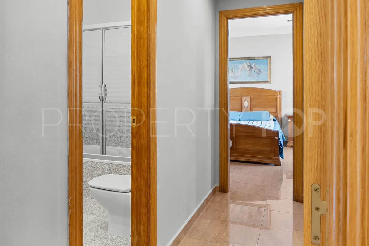 For sale Torrequebrada villa with 5 bedrooms