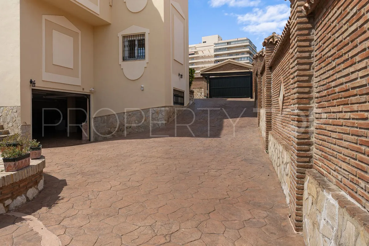 For sale Torrequebrada villa with 5 bedrooms