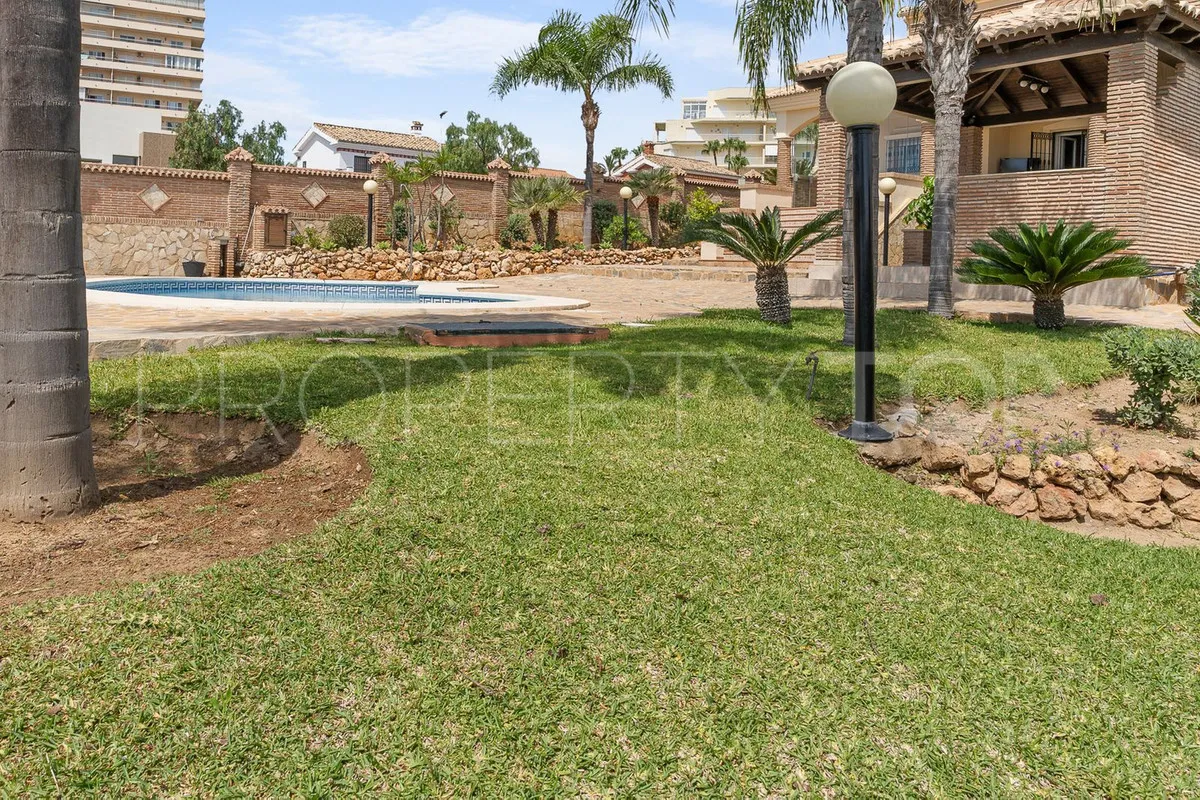 For sale Torrequebrada villa with 5 bedrooms