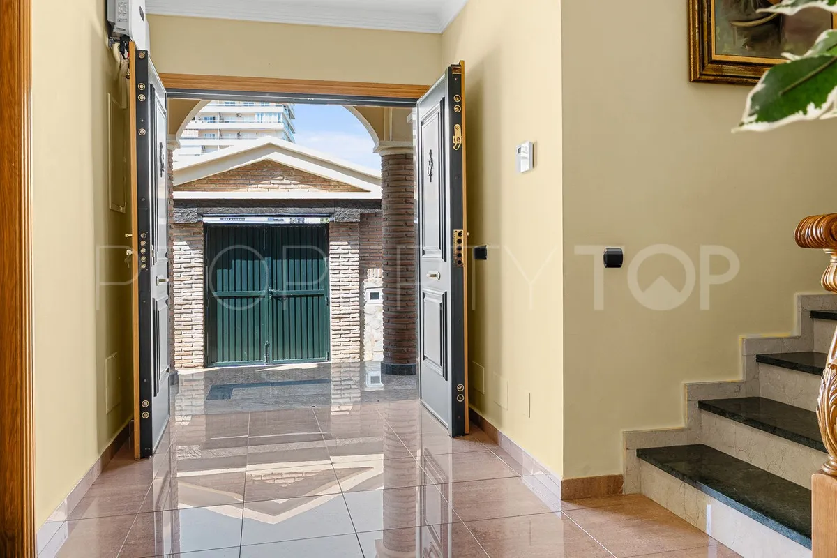 For sale Torrequebrada villa with 5 bedrooms