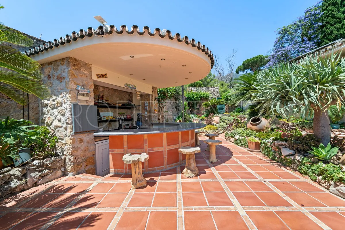 Villa for sale in Benalmadena