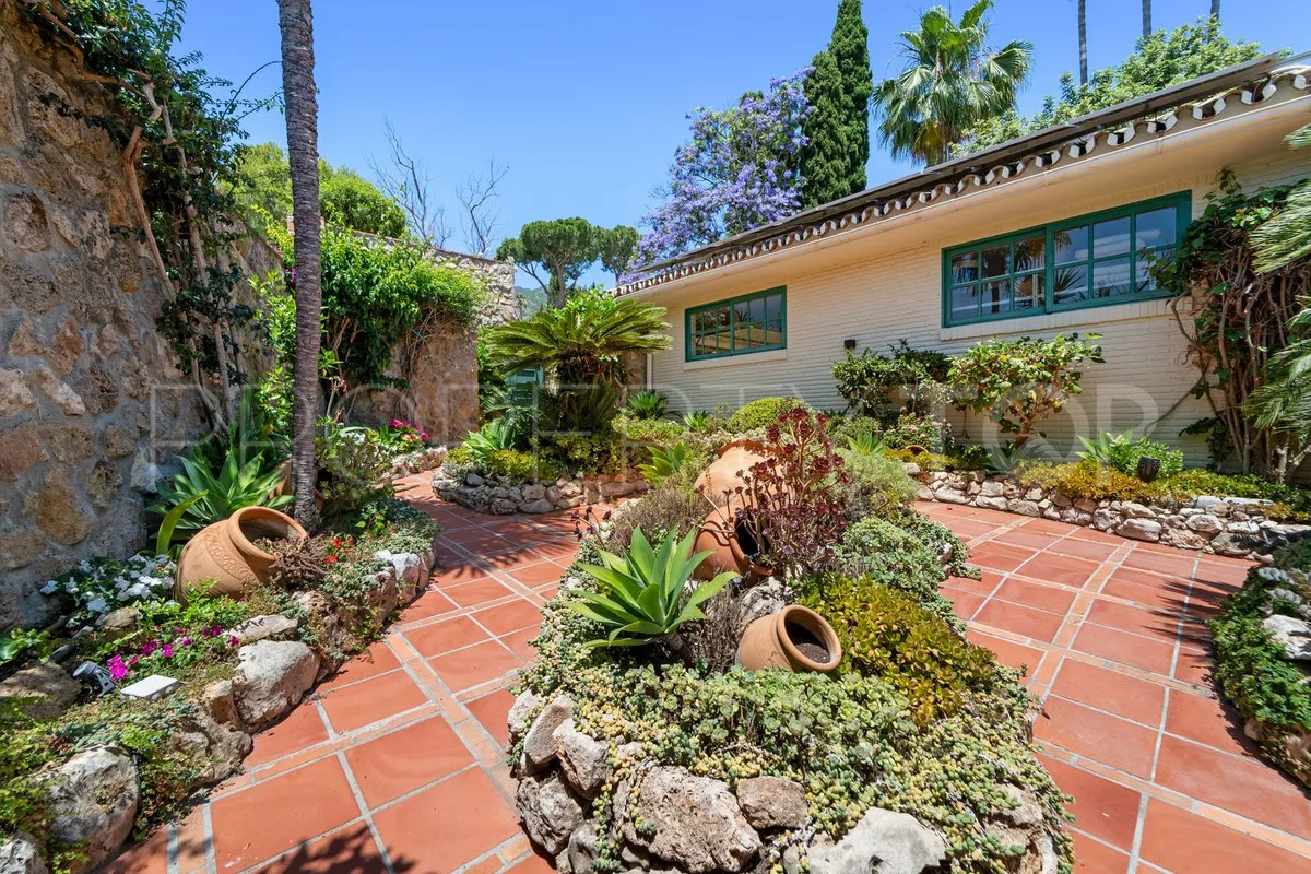 Villa for sale in Benalmadena
