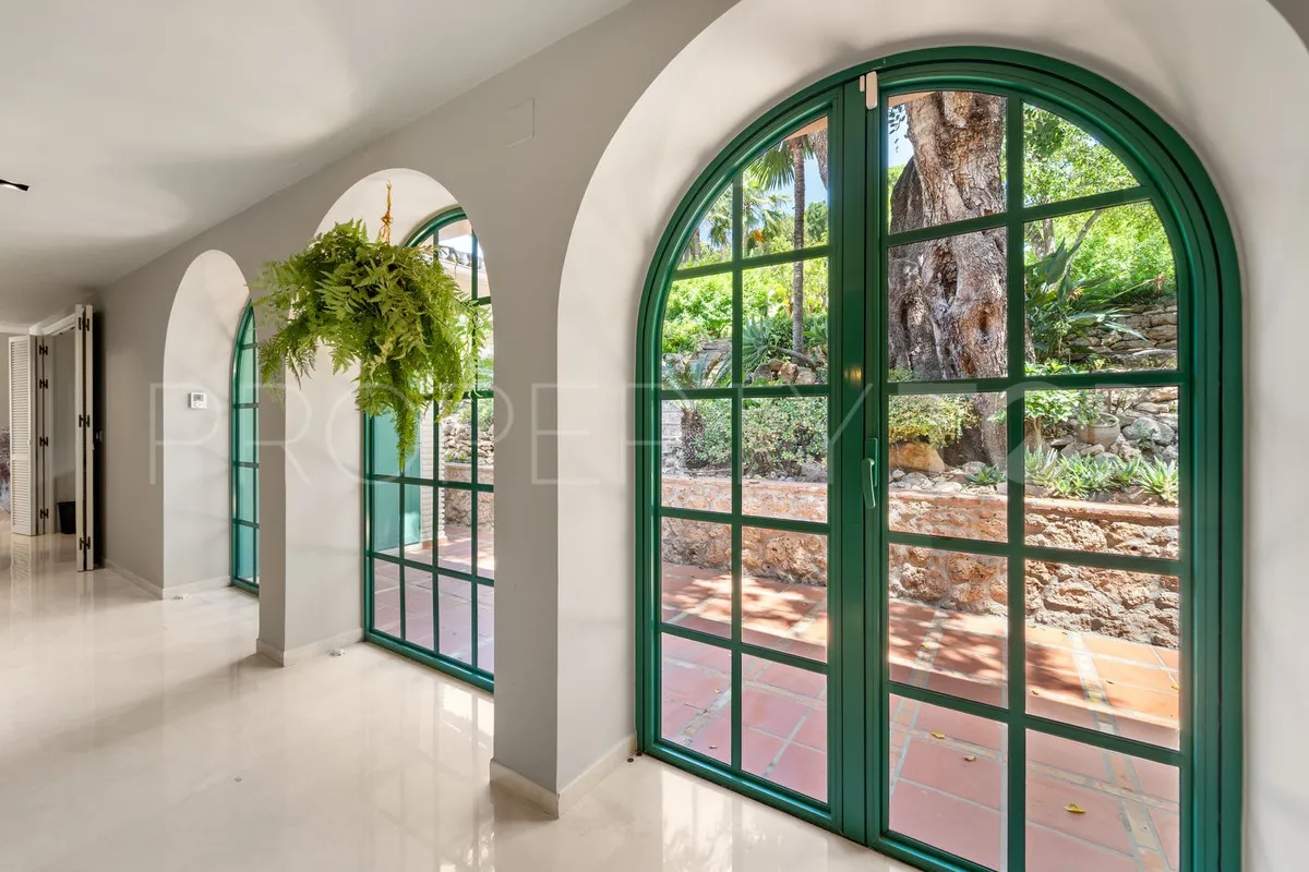 Villa for sale in Benalmadena